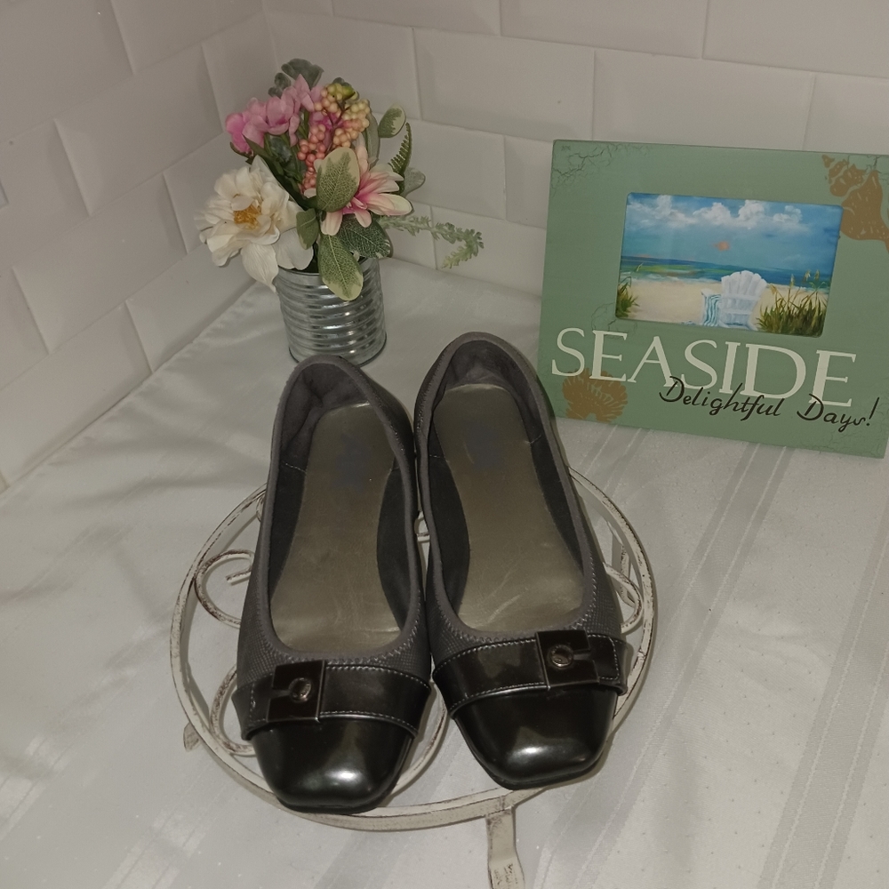 Ann Klein Sport Women's  Gray Slip on Flats  Size 9M